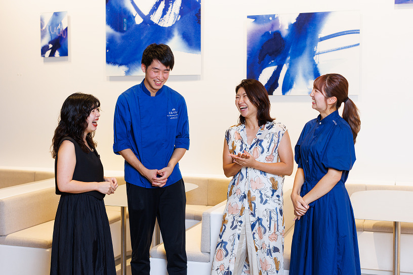 3人でディスカッションする様子